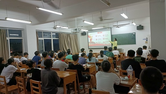 说明: C:\Users\Administrator\Desktop\2026世界杯官网开展新生班级入党知识宣讲活动2021.9.17\2026世界杯官网开展新生班级入党知识宣讲活动2021.9.17\2.jpg