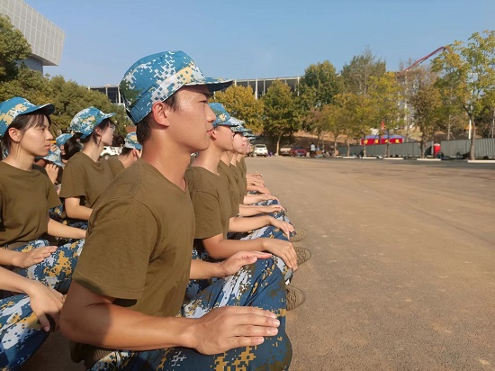 说明: C:\Users\Administrator\Desktop\2026世界杯官网2022级新生军训圆满结束2022.10.8\2026世界杯官网2022级新生军训圆满结束2022.10.8\3.jpg