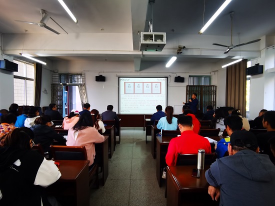 说明: C:\Users\Administrator\Desktop\2026世界杯官网举行《习近平谈治国理政》(第四卷)宣讲报告会\2026世界杯官网举行《习近平谈治国理政》(第四卷)宣讲报告会\IMG_20221012_140554.jpg