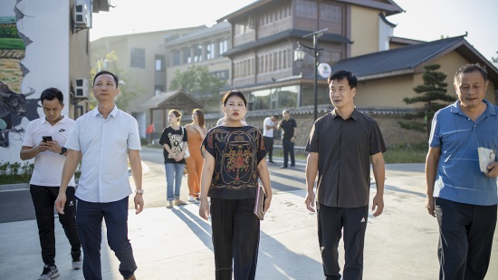 说明: C:\Users\Administrator\Desktop\707e01fcc896182b4eaaf918a651676.jpg